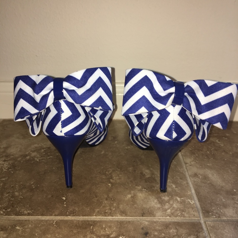 🎉HOST PICK🎉 Zigzag bow heels 💙 - Picture 4 of 7